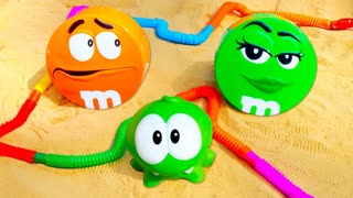 Ам Ням выращивает конфеты M&M's! Видео для малышей про игрушки Om Nom