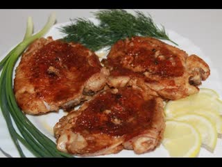 Цыпленок Табака (Тапака) или бёдрышки Тапака.